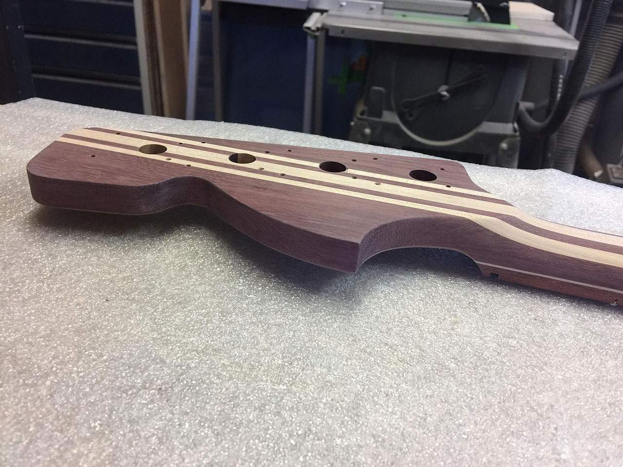 0020_headstock_shavedneck.jpg