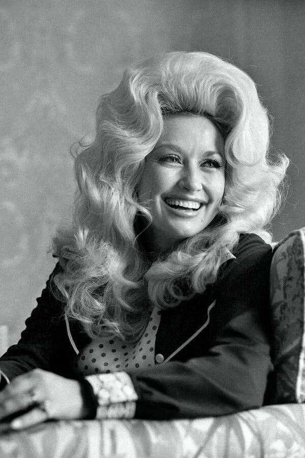 00parton-dolly-phwq-articleLarge-3043331224.webp