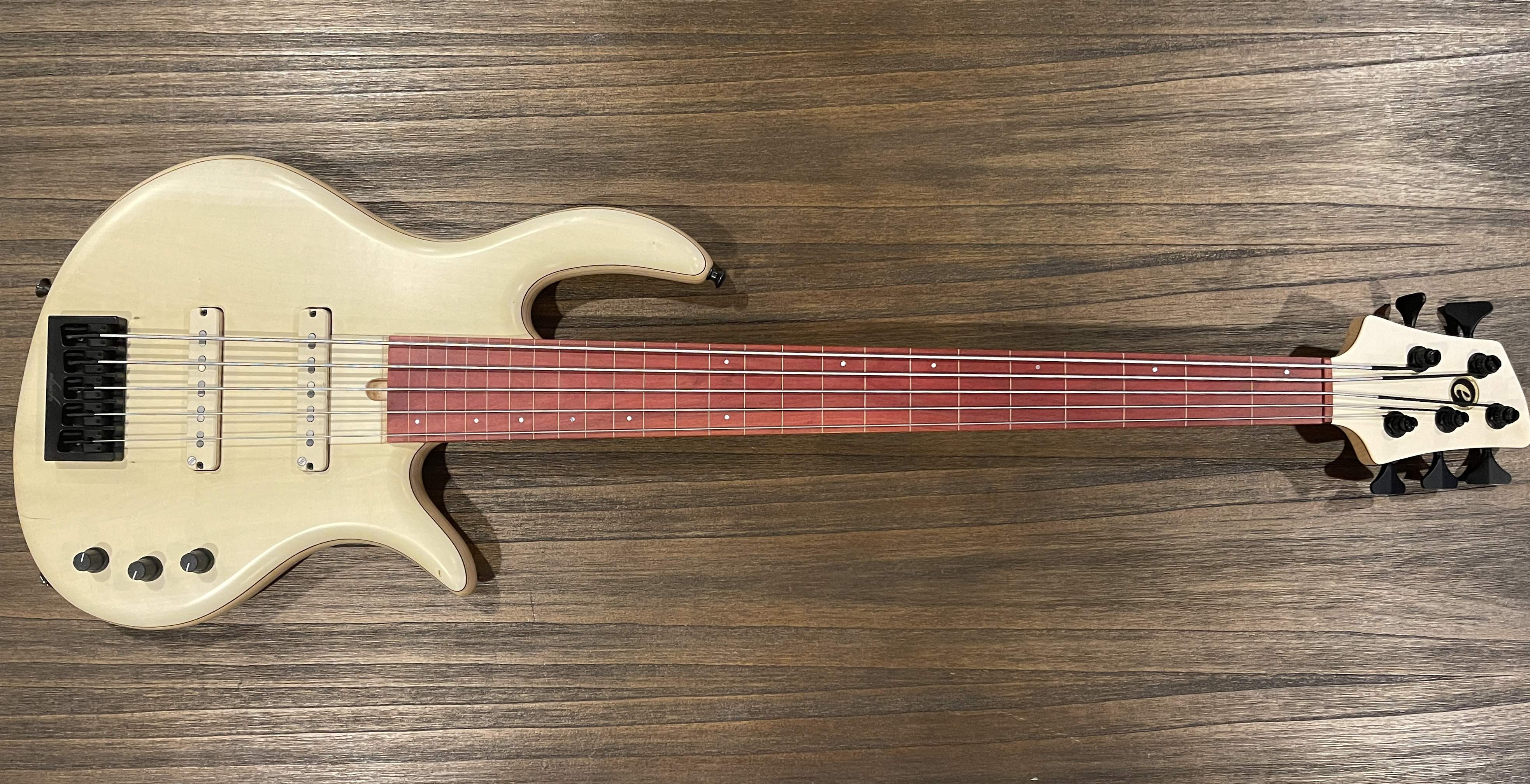 02 Elrick Fretless.jpg