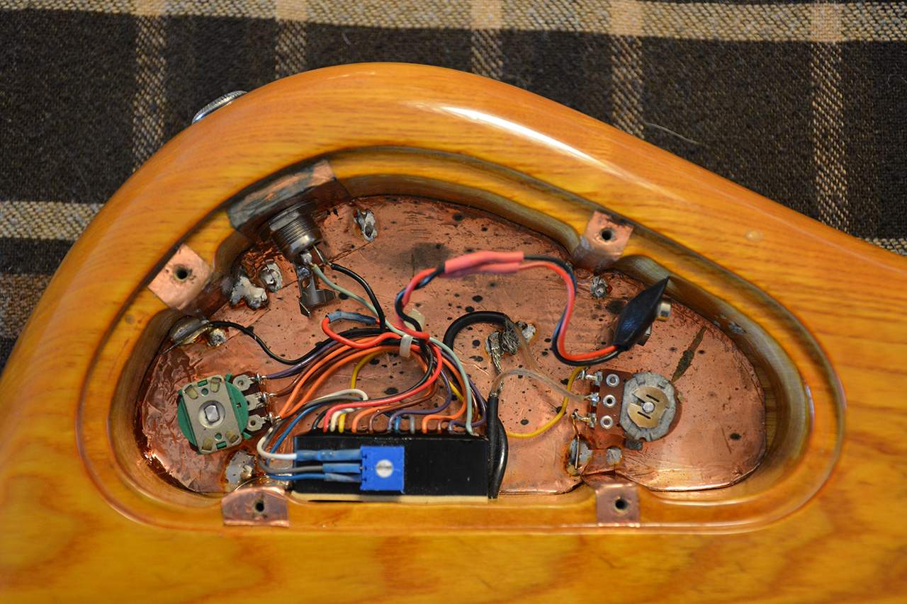 03---old-preamp-and-pots.jpg