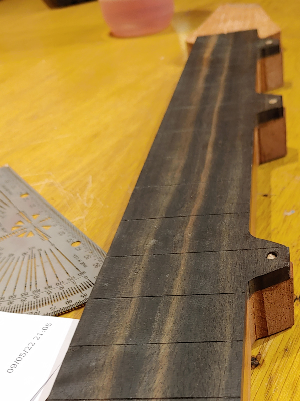 03_fret_marks.jpg