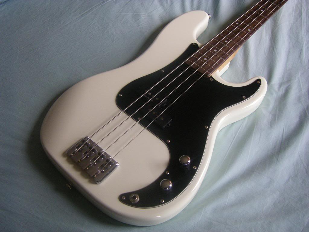 04Squier_VM_P_Fretless_2.jpg