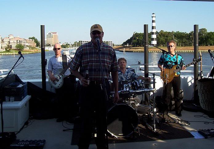 051907YachtOnStage01FXd.jpg