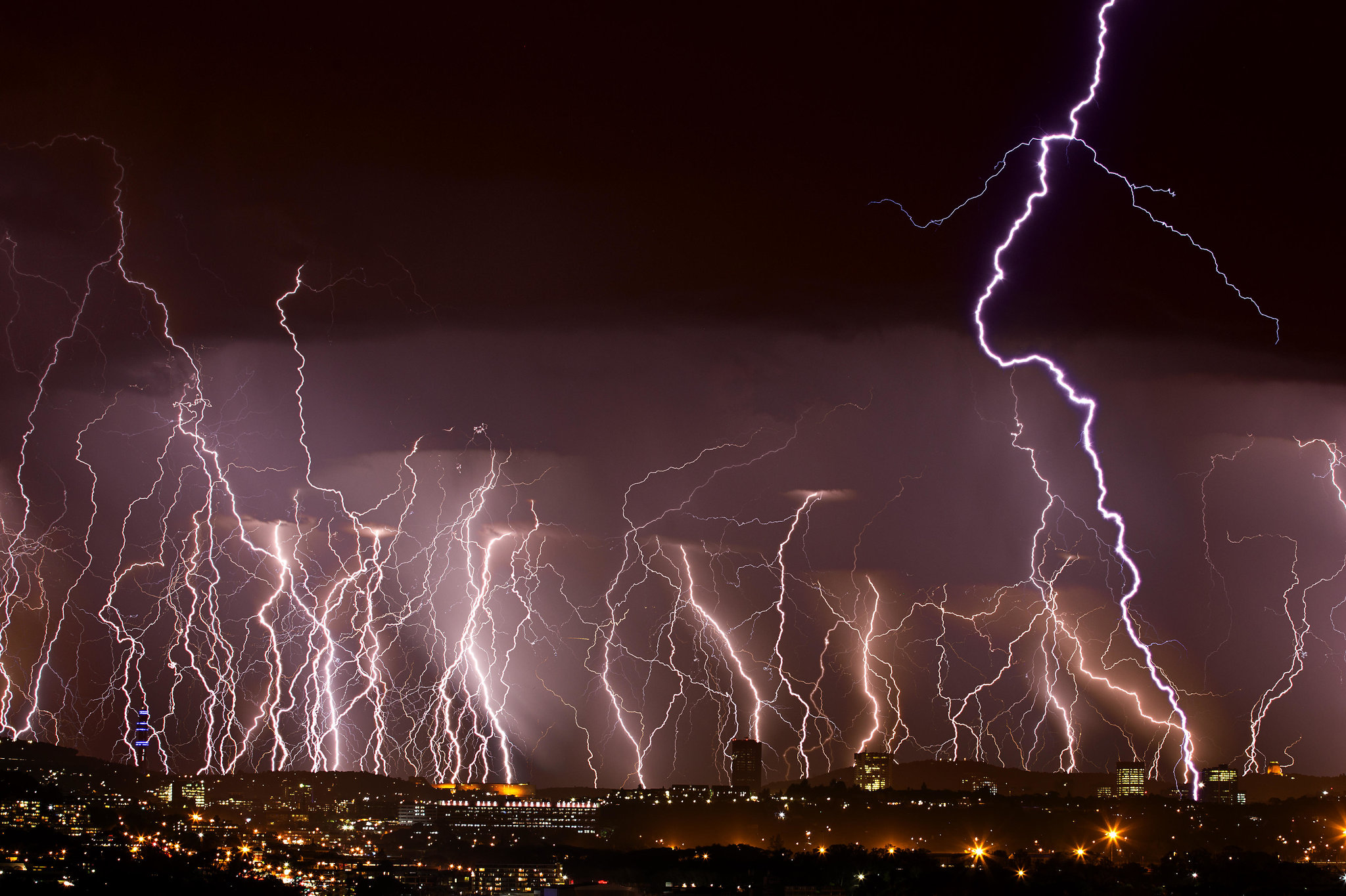 06CLI-LIGHTNING-superJumbo.jpg