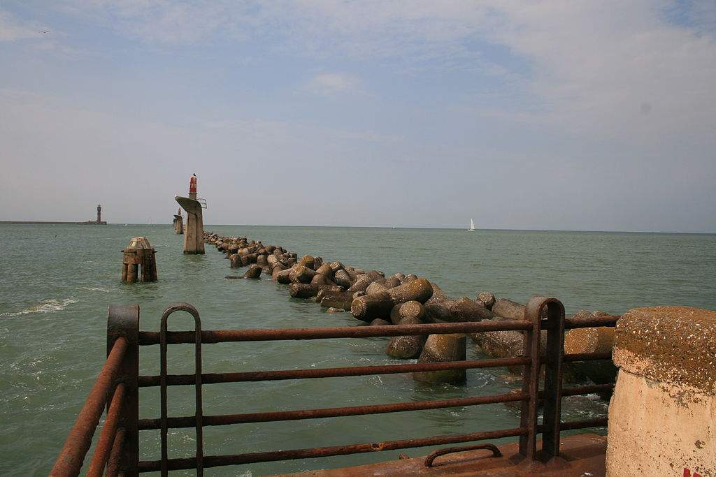 1024px-East_Mole_Dunkirk.jpg