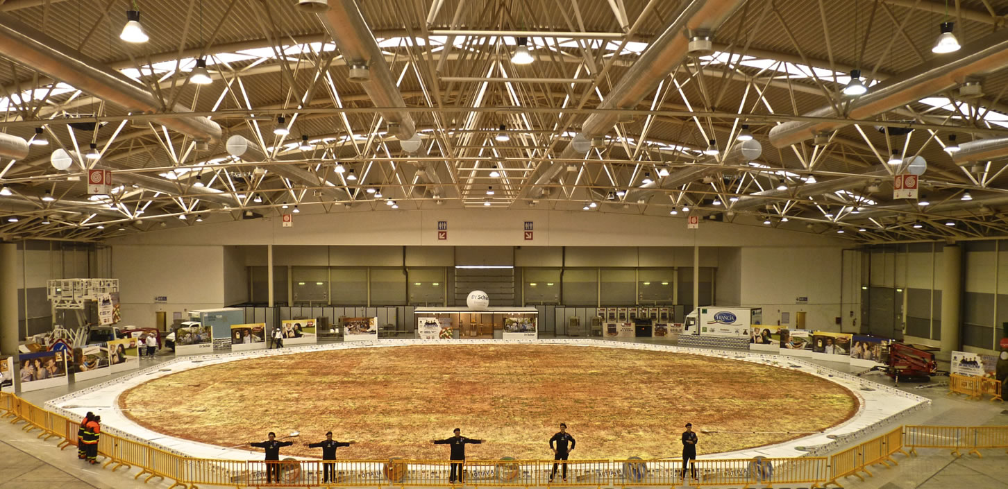 113161-2_largest_pizza_Rome.jpg