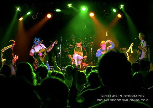 121694886-M.jpg