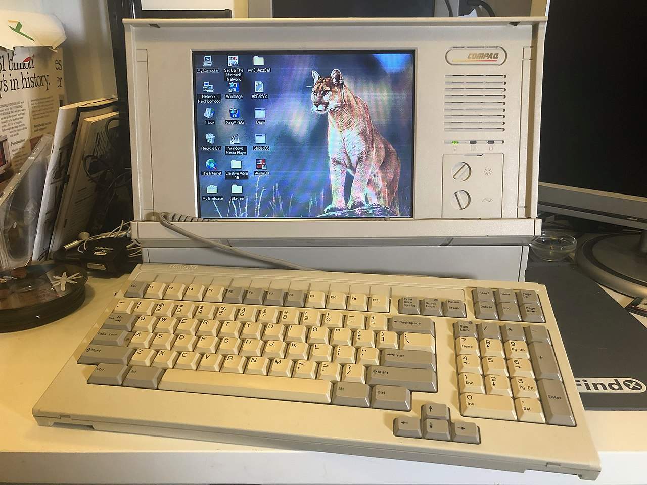 1280px-Compaq_Portable_486c.jpg