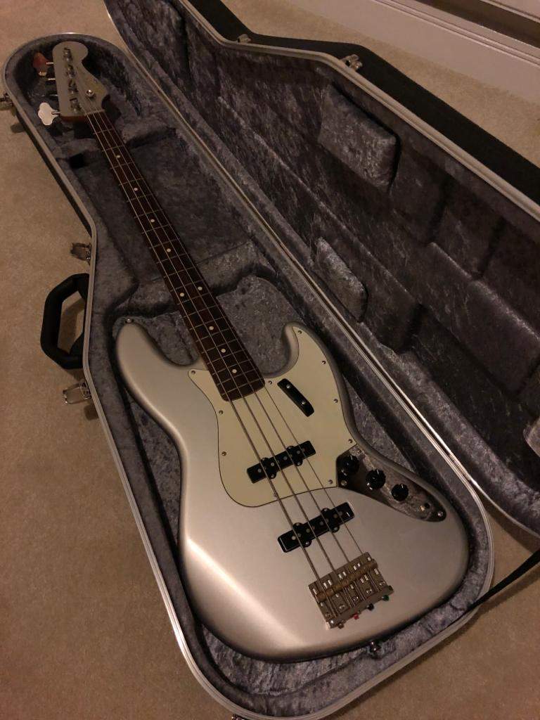14-squier-jazz-jpg.3566965