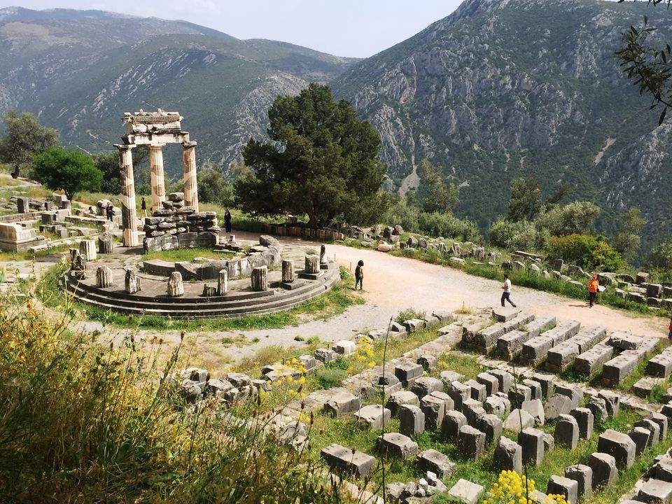 1545636177_tholos_5.jpg