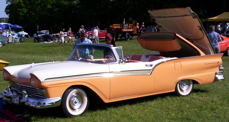 1957_Ford_Fairline_500_Skyliner.jpg