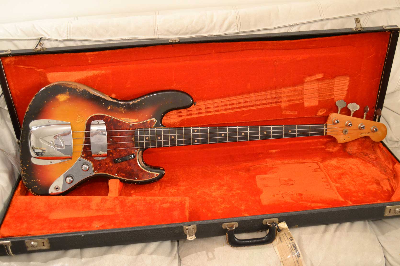 1961_Fender_jazz_Bass_stack_knobs_60842_02.jpg
