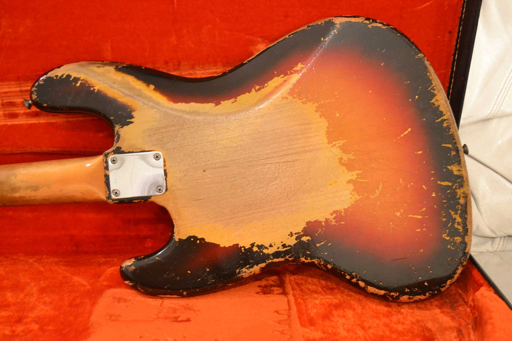 1961_Fender_jazz_Bass_stack_knobs_60842_05.jpg