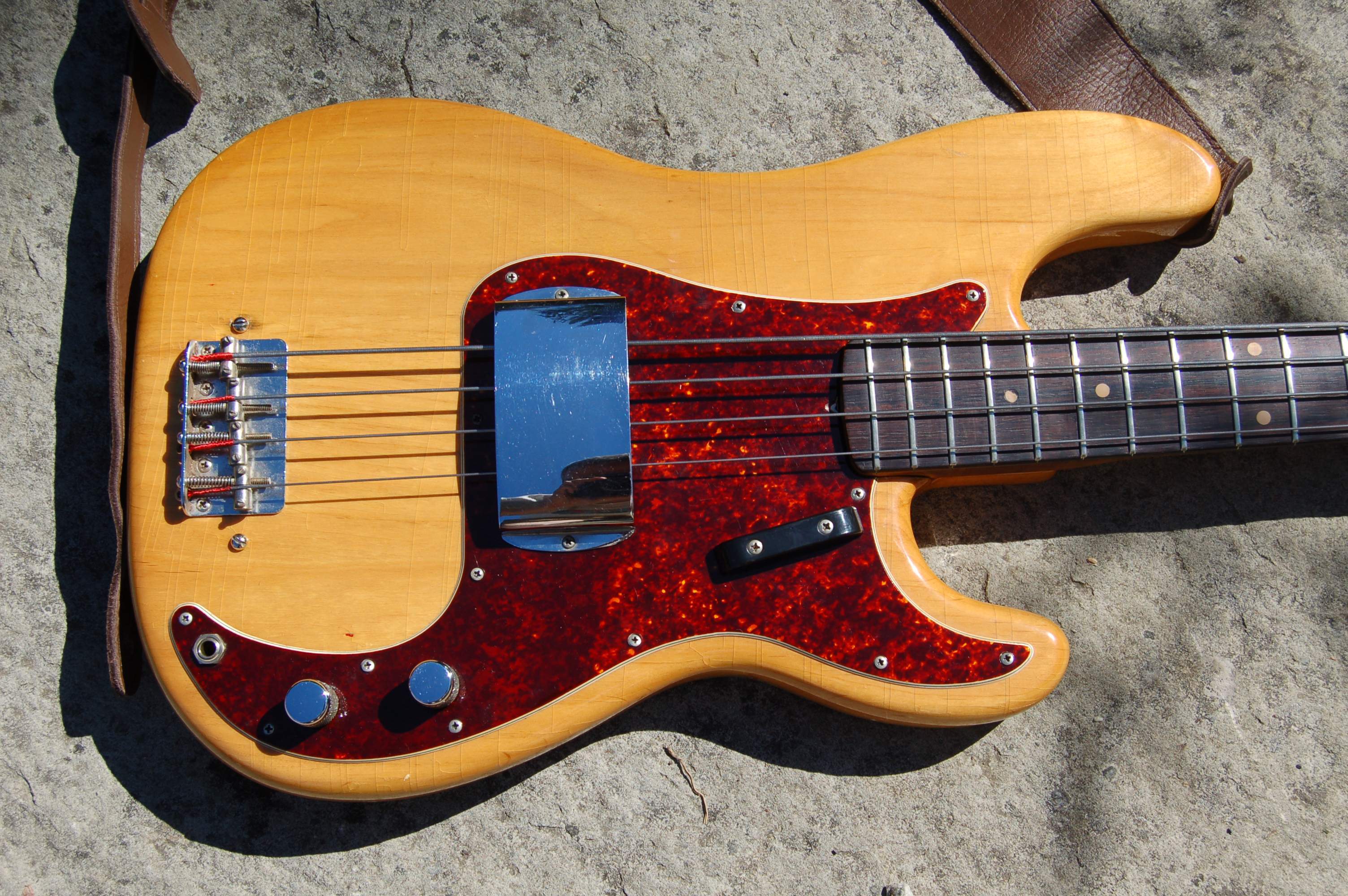 1962PBass-bodyfront.jpg