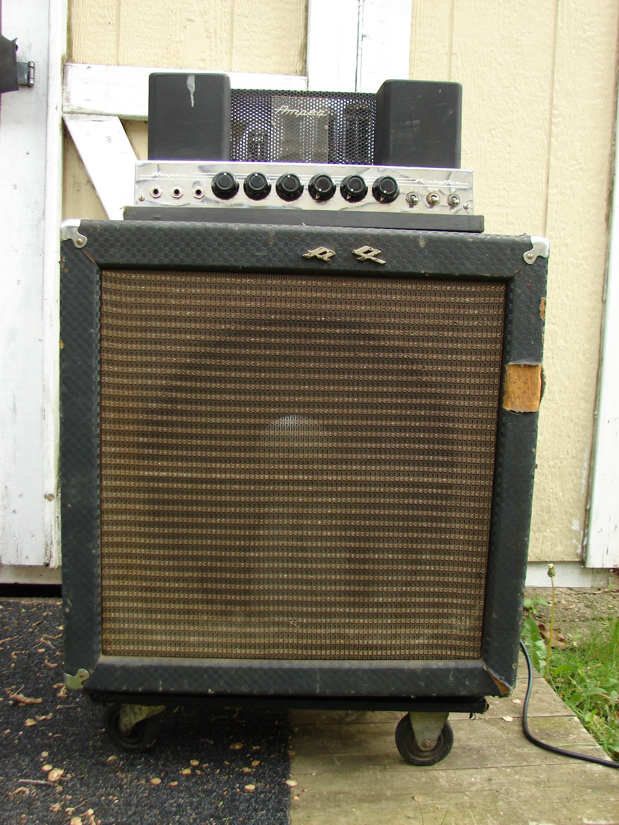 1963 Ampeg B-15 Front copy.JPG