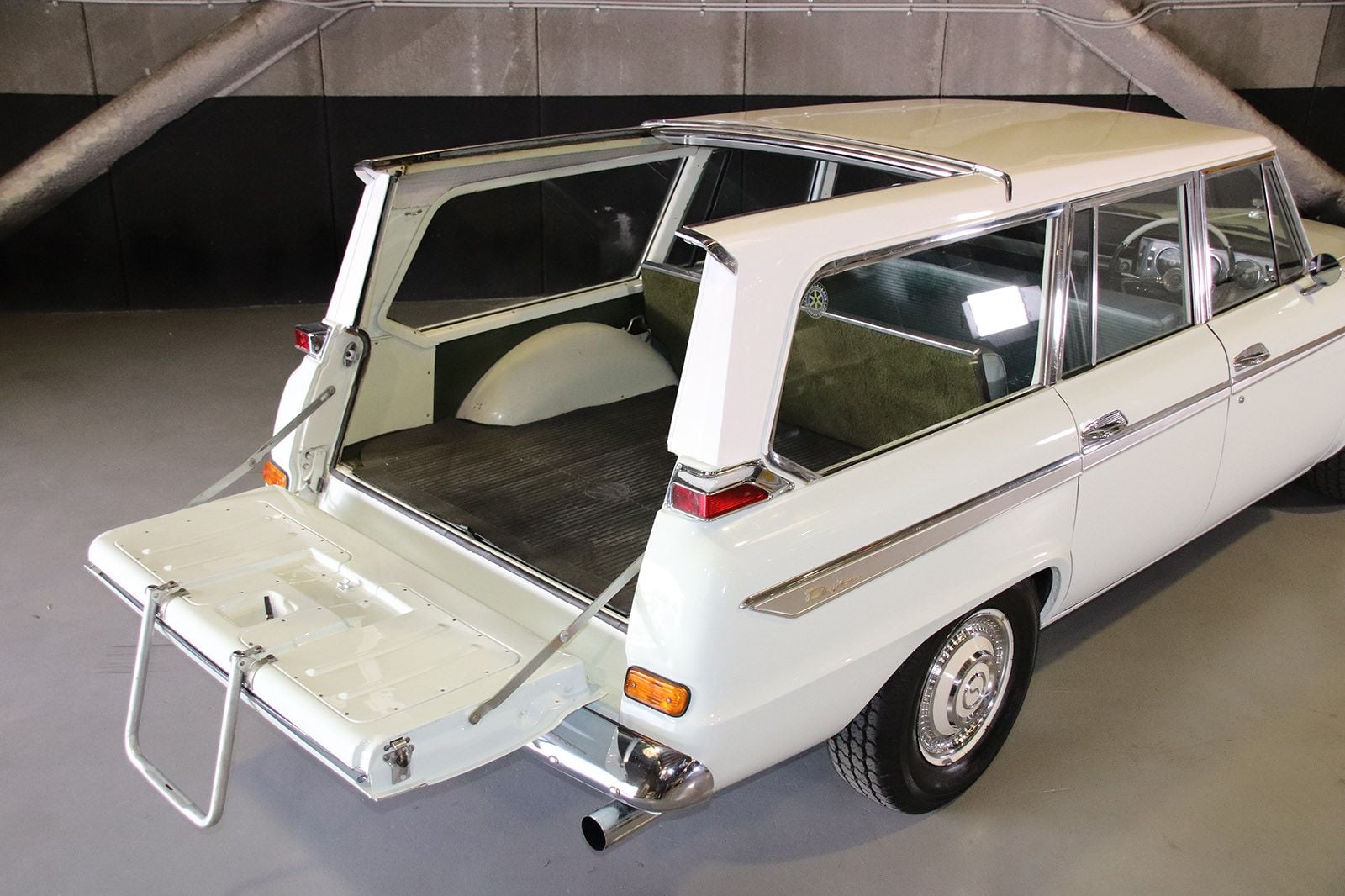 1963-studebaker-lark-wagonaire-rhd.jpg