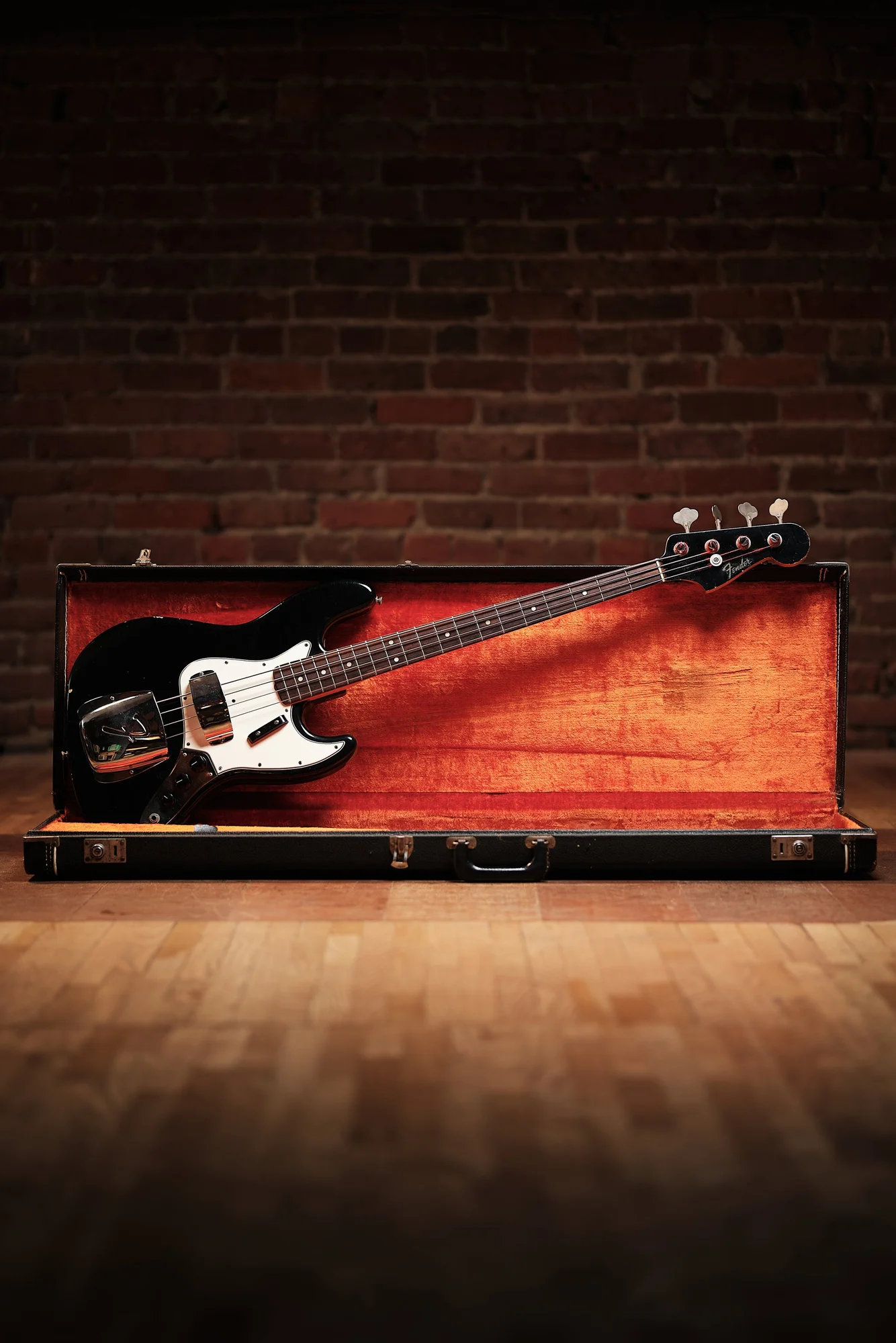 1965_Fender_Jazz_Bass_1.webp