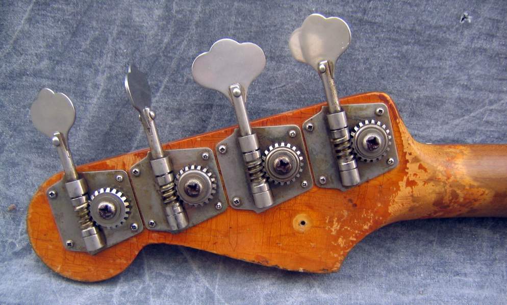 1966_Fender_Precision_Bass_158603_tuners.jpg