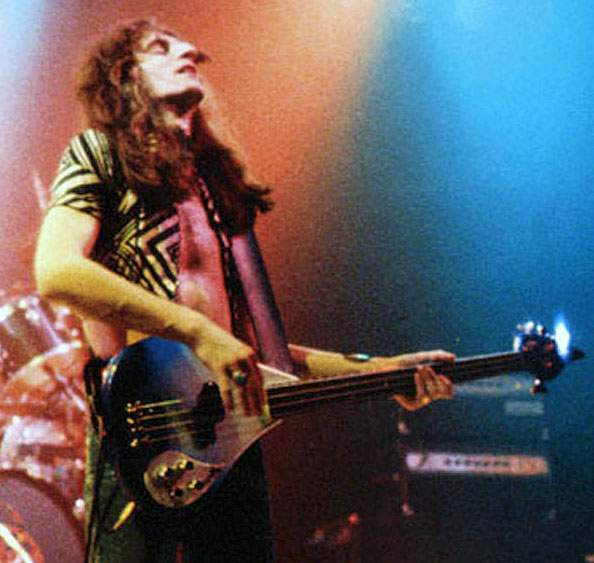 1969_Fender_Precision,_Blue.jpg