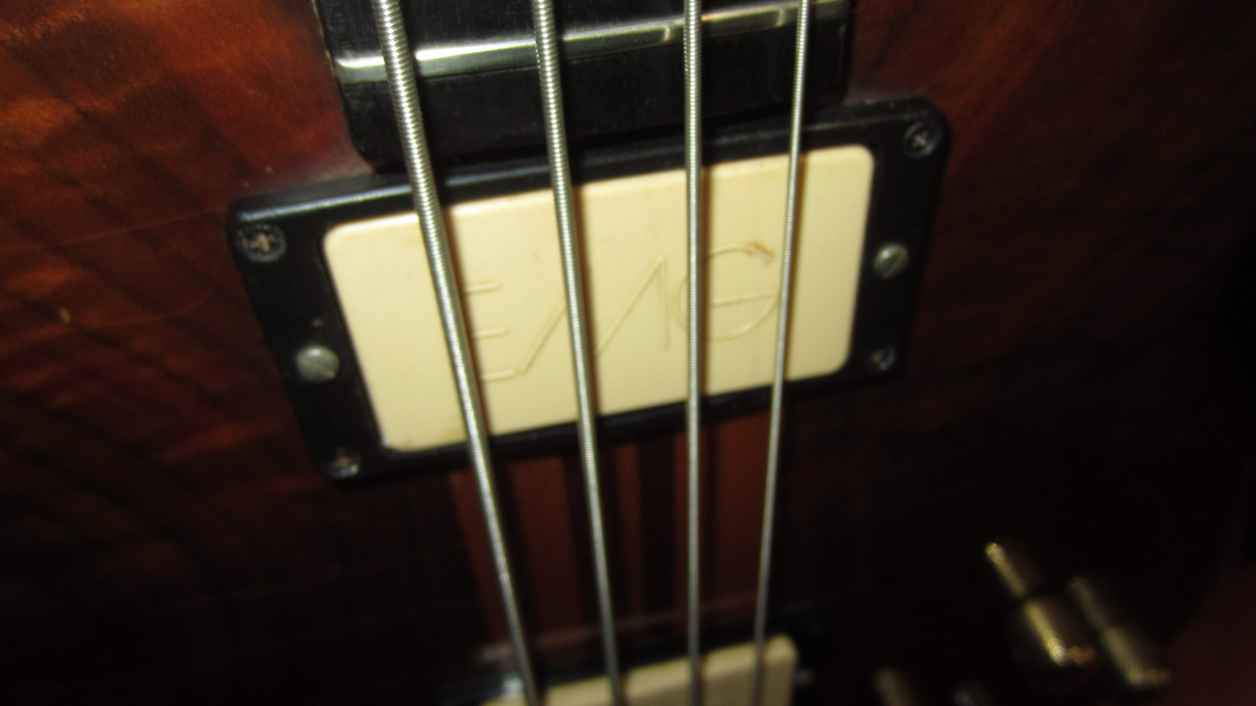 1977-kramer-alembic-copy-walnut-8BjIKHy.jpg
