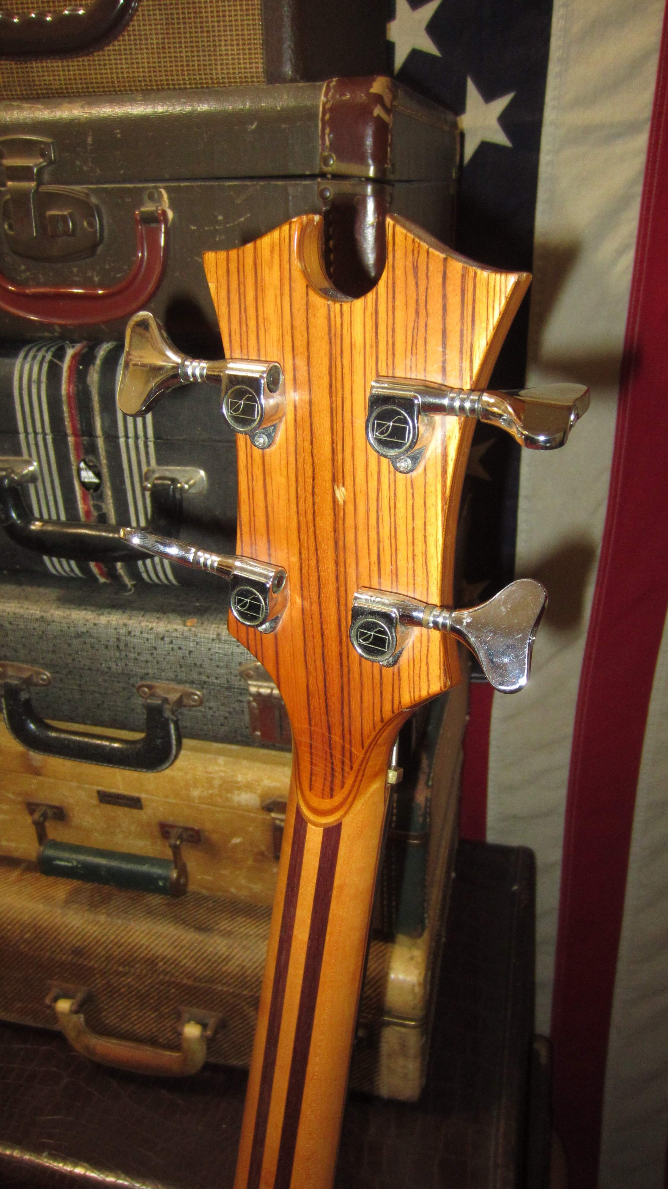 1977-kramer-alembic-copy-walnut-umeFURE.jpg
