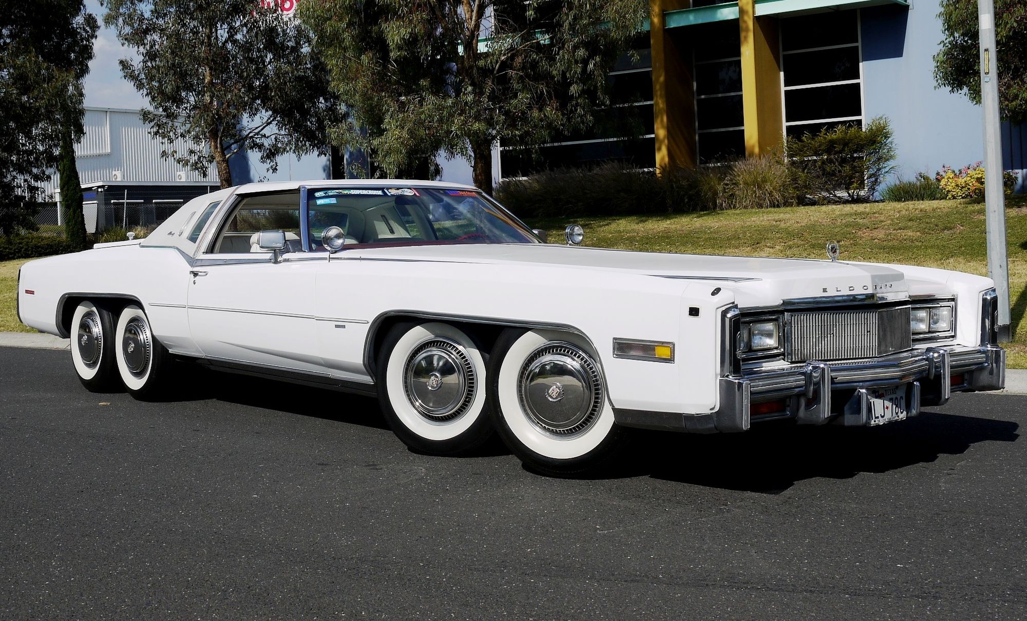 1977CadillacEldorado_01_2000.jpg