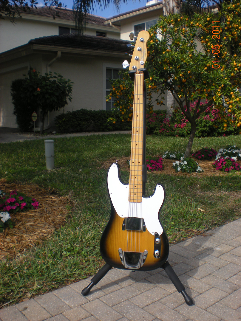 200351Re-issueFenderPrecision.jpg