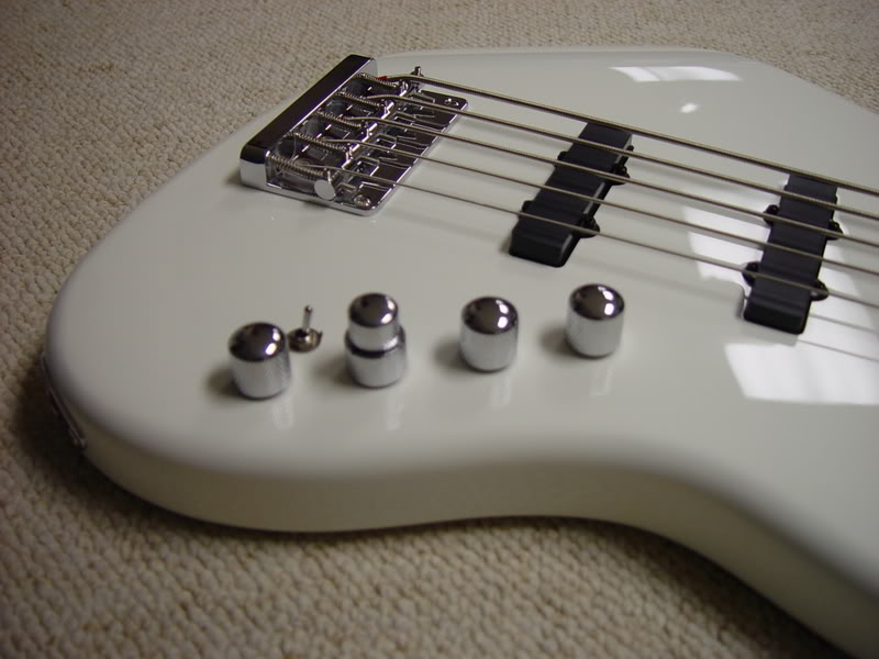2007SquireJazzDeluxe5String006.jpg