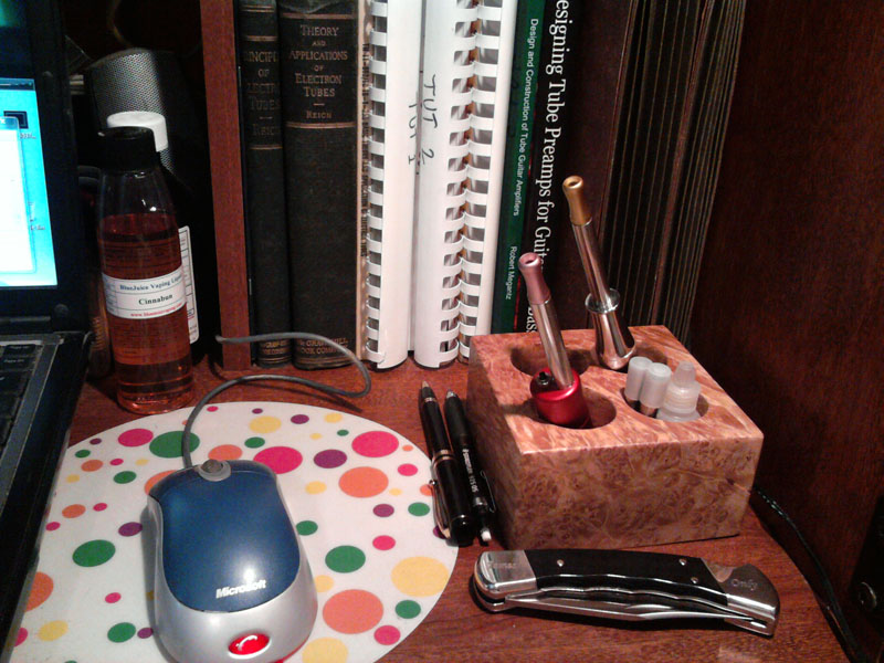 2011-01-06_desk_stand-09.jpg