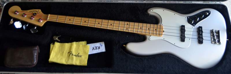 2011%20Fender%20Precision.jpg