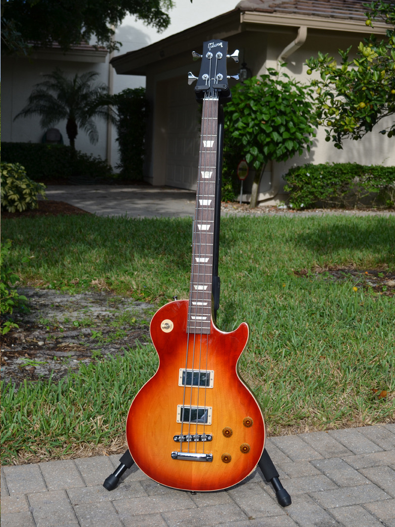 2011LesPaulStandard.jpg