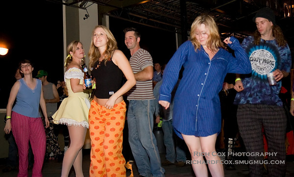 216088280-M.jpg