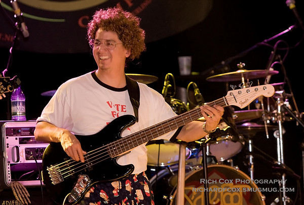 216090888-M.jpg