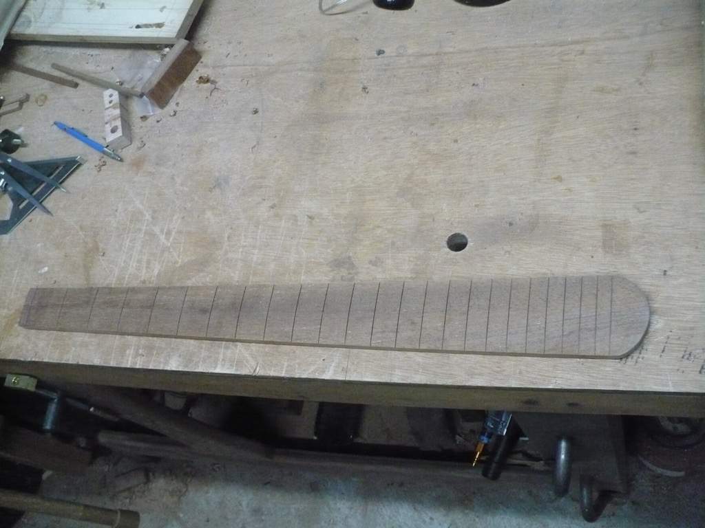 21a-fretboard.jpg