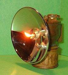 220px-Carbide_lamp_lit.jpg