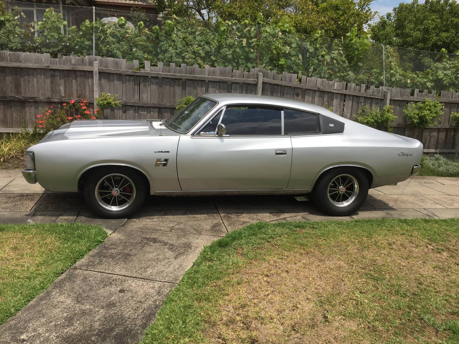 24906-1971-Chrysler-Valiant.jpg