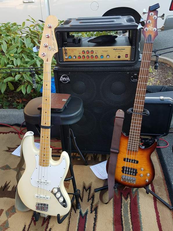 2basses1amp_2.jpg