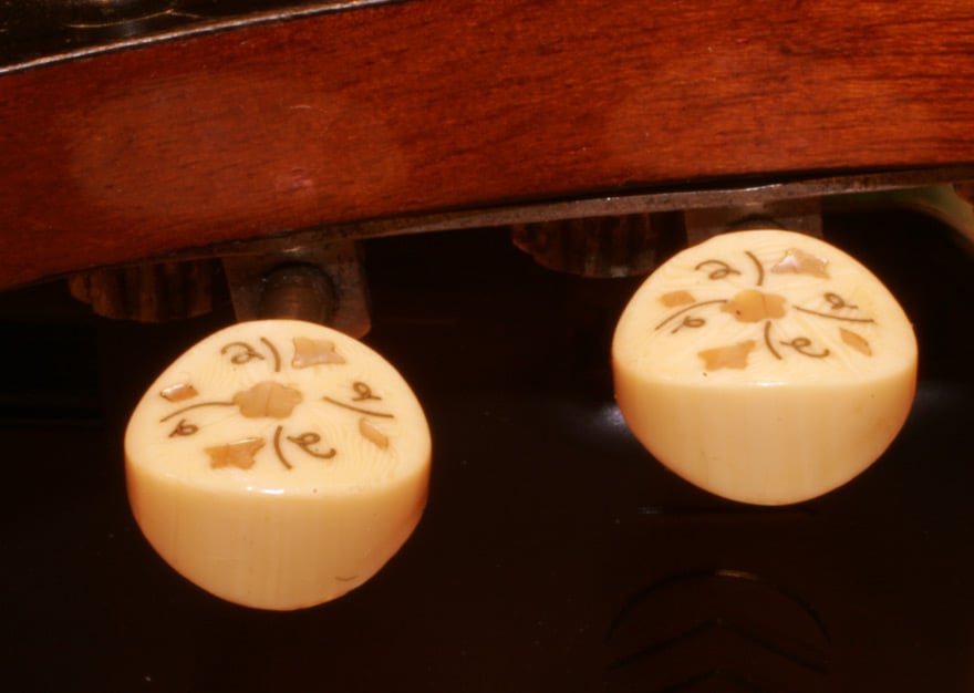 3263_tuner_buttons_macro.jpg
