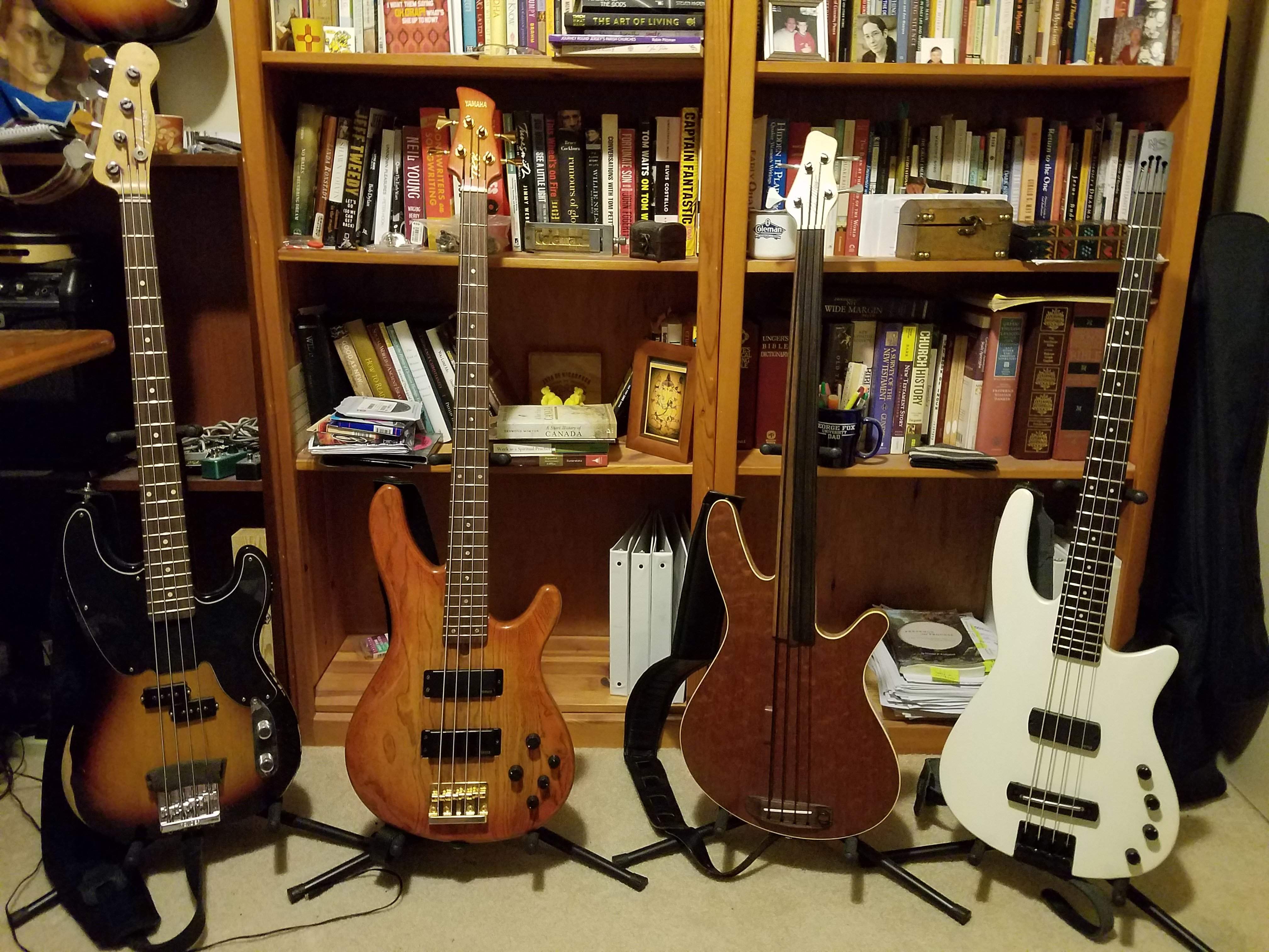 4 Basses.jpg