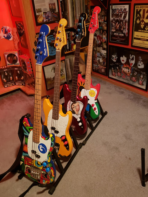 4 basses.jpg