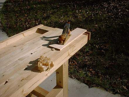 440px-Benchdog.jpg