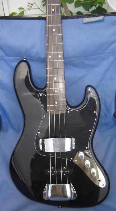 4StringJBass004.jpg