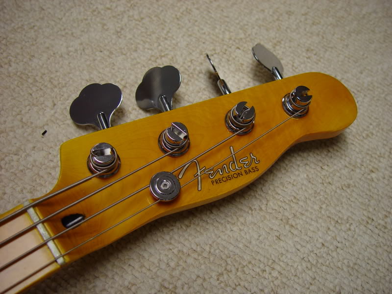 54FenderPrecision002.jpg