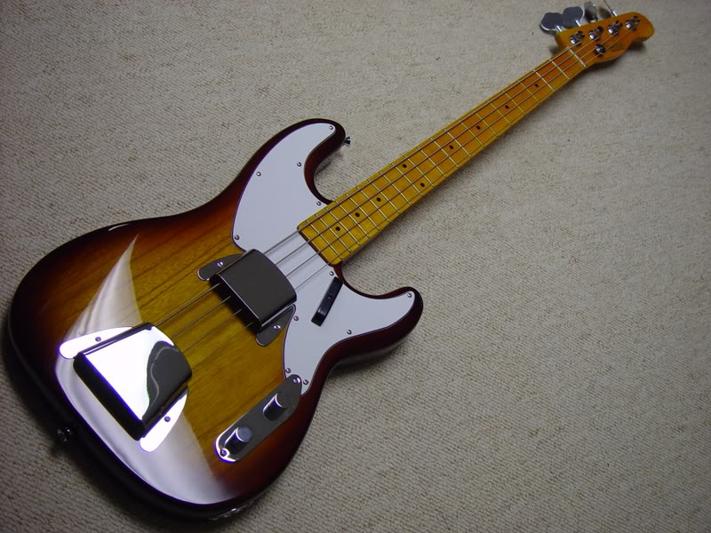 54FenderPrecision006.jpg