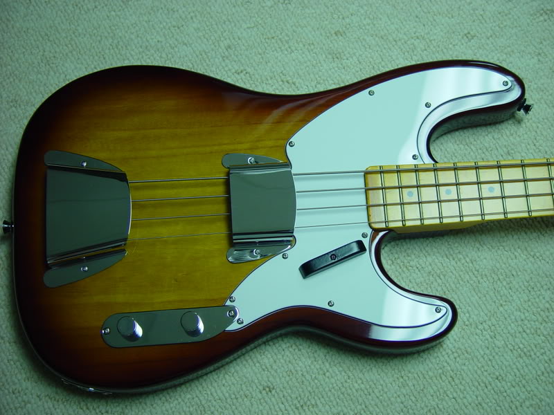 54FenderPrecision018.jpg