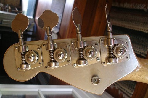 5916938head_back_s.jpg