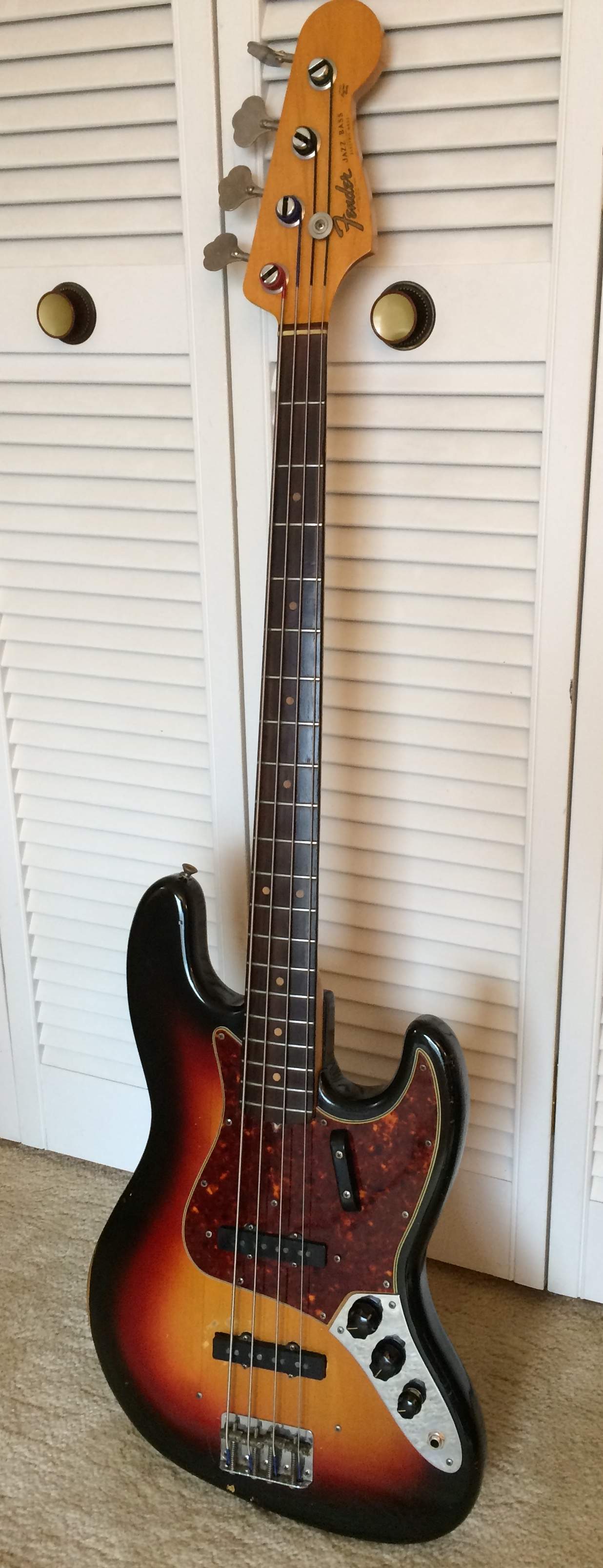 64 JazzBass.JPG