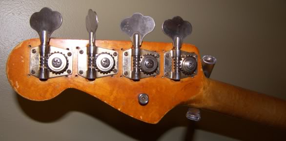 66fenderprecIIsbackhs.jpg