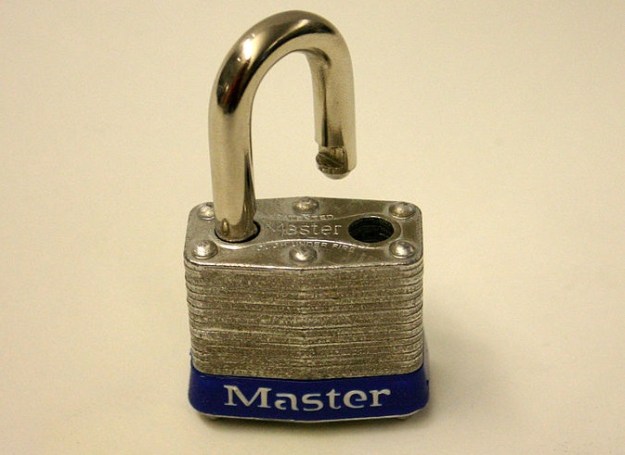 674px-master_lock.jpg