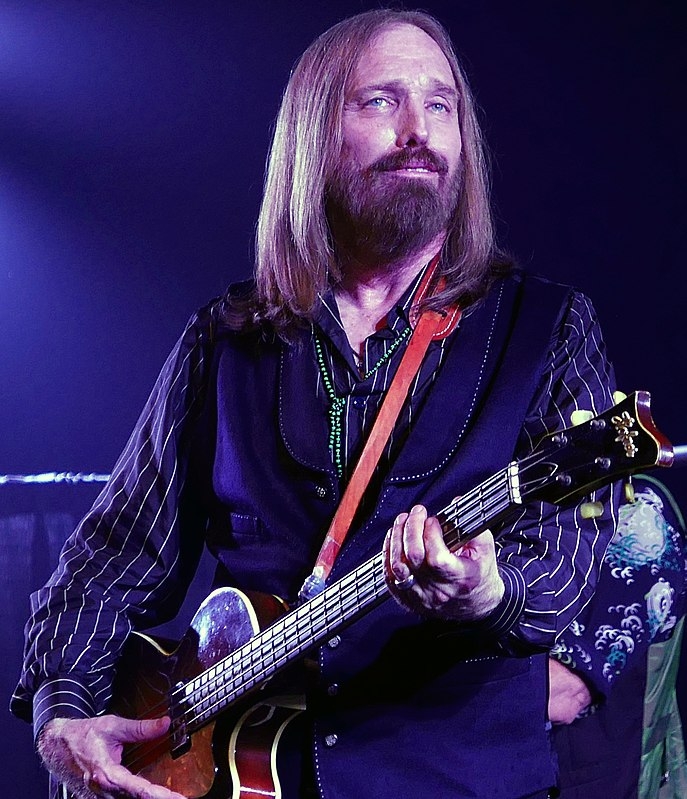 687px-Tom_Petty_2016_-_Jun_20.jpg